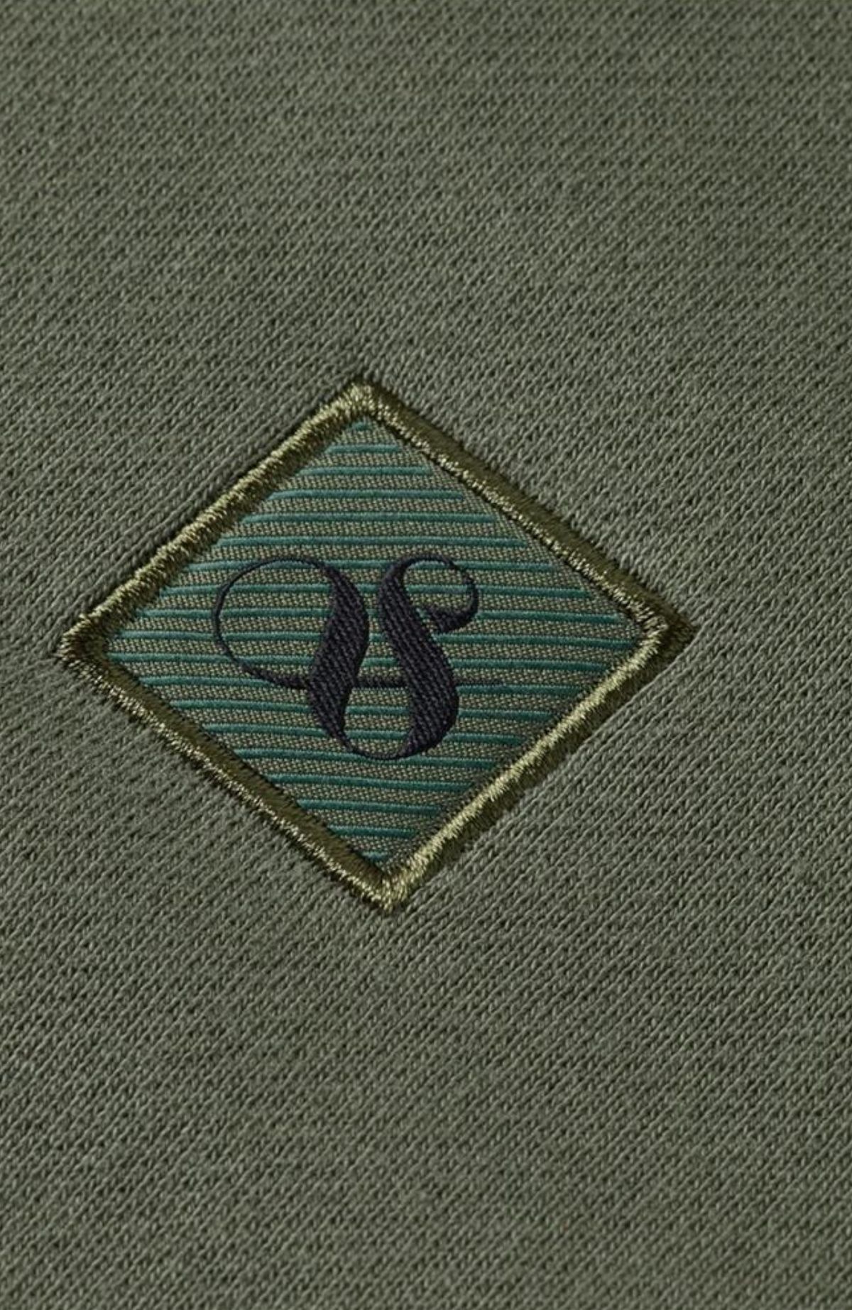 Seasonal Core - Regular-Fit Logo Sweatshirt