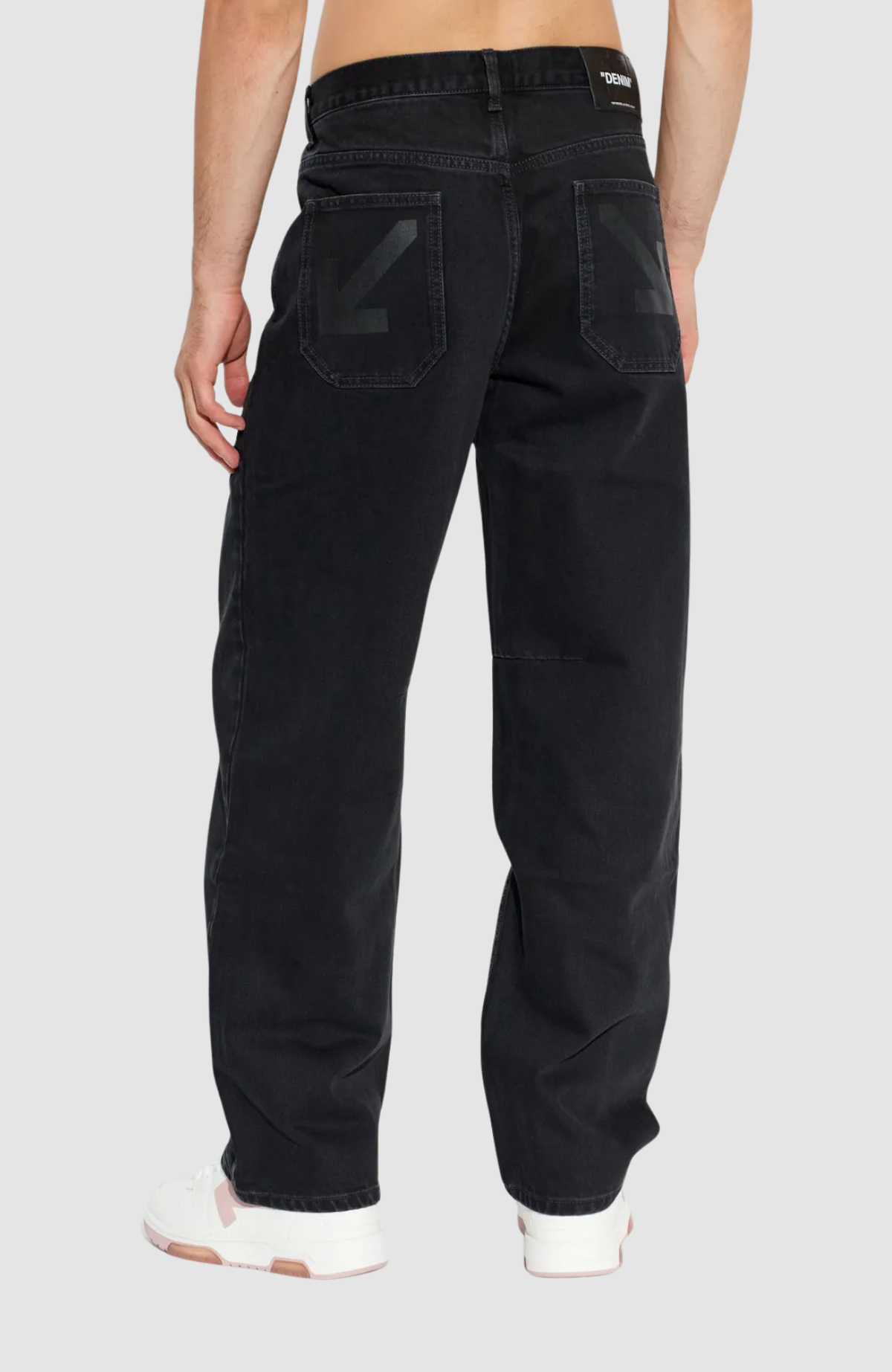 Half Arrow Relax Tapered Jeans