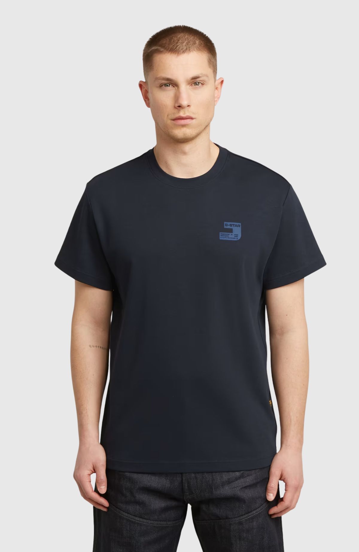 Chest logo r t
