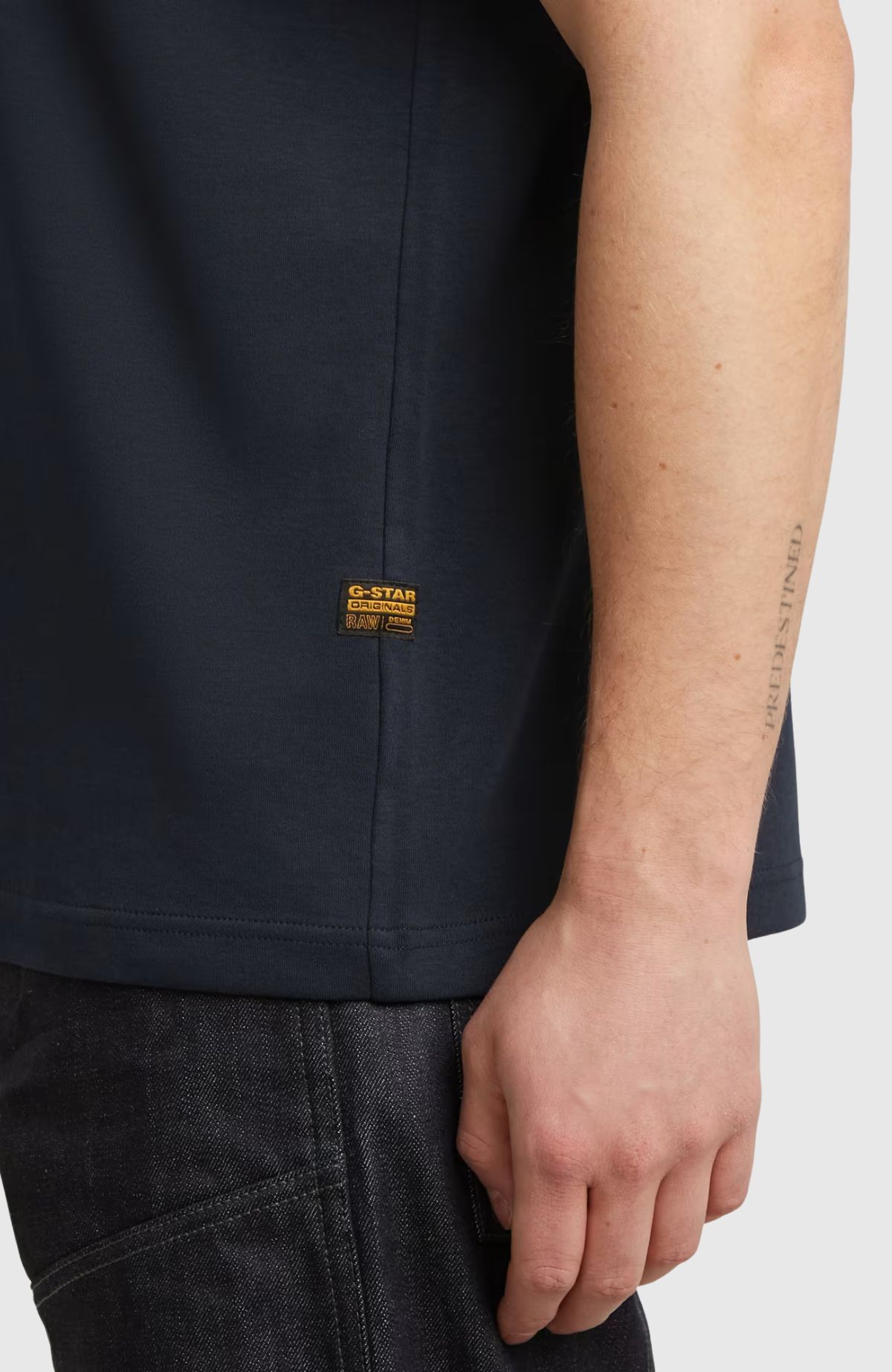 Chest logo r t