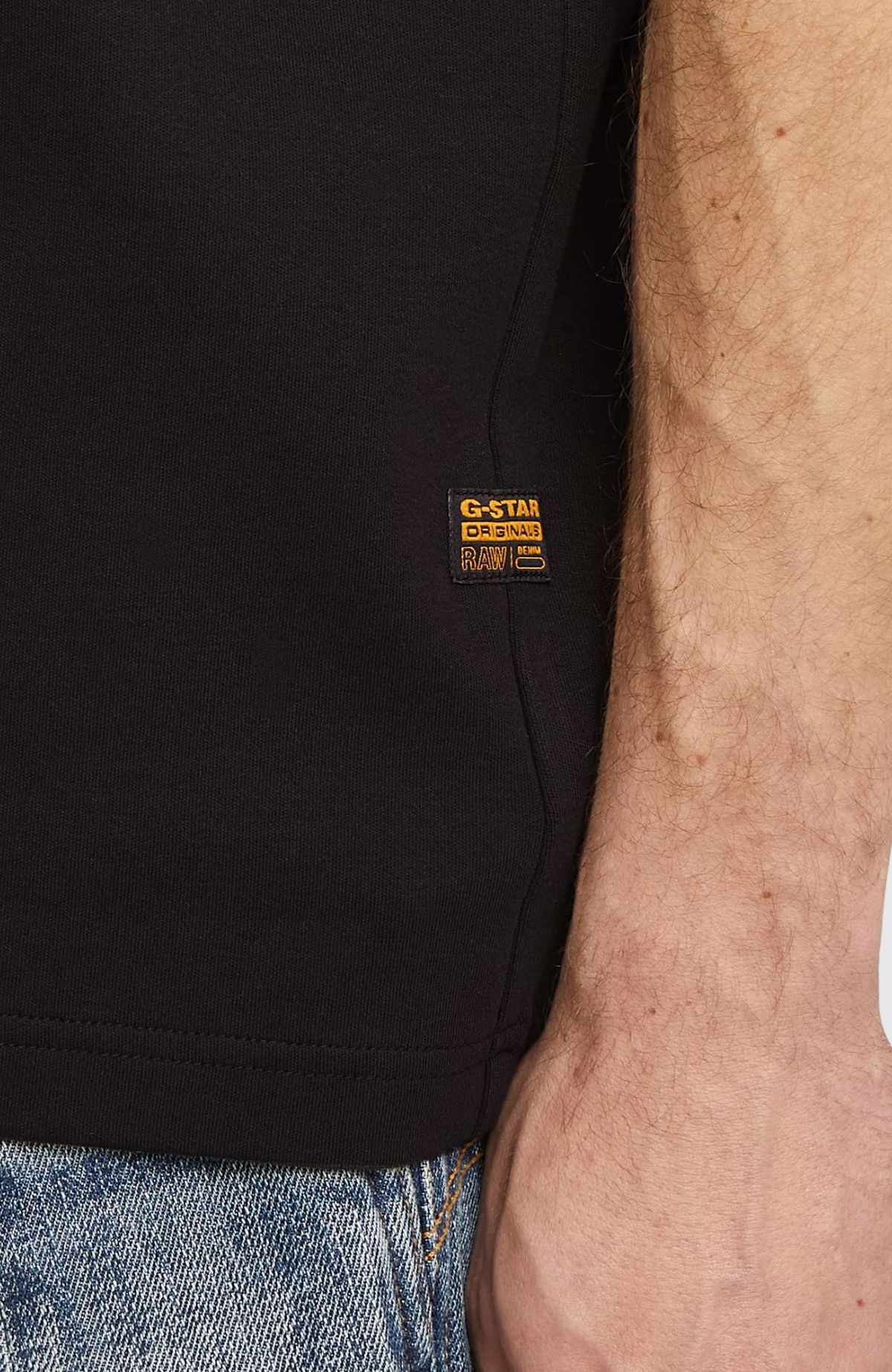 Chest logo r t