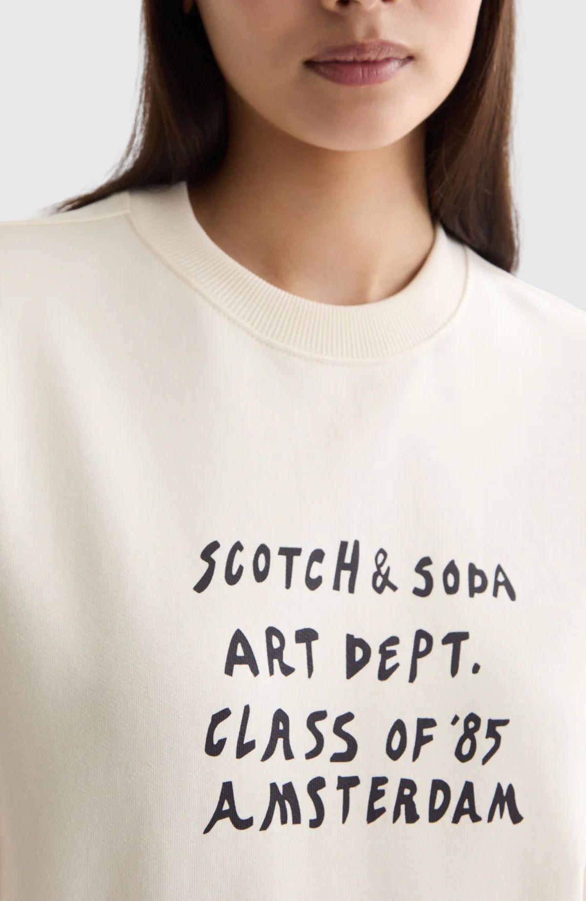 Regular fit sweatshirt with chest artwork