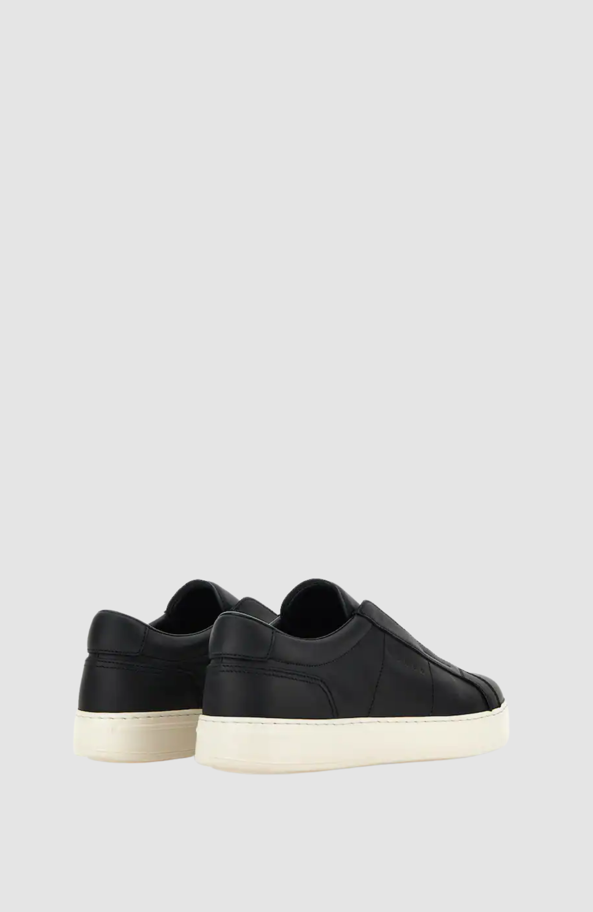 H668 Slip On