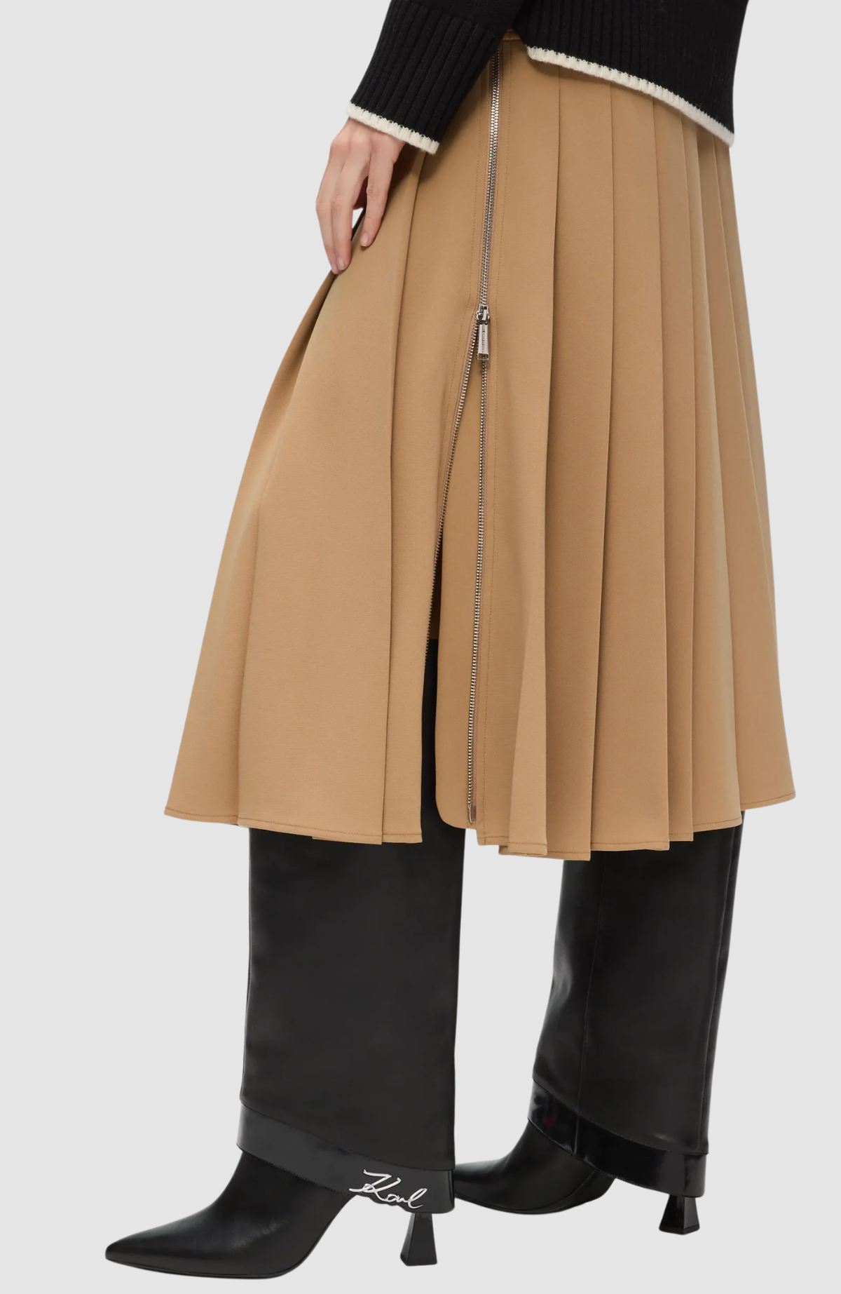 Belt Detail Pleated Skirt