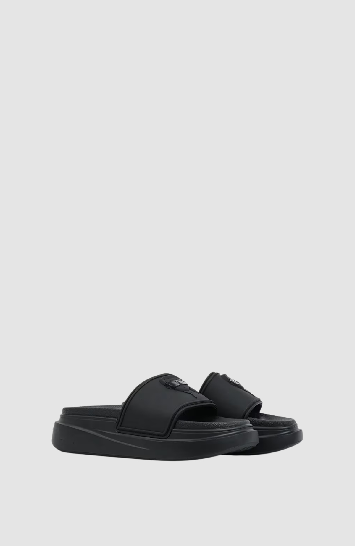 KONDOMINIUM II Karl NFT Relief