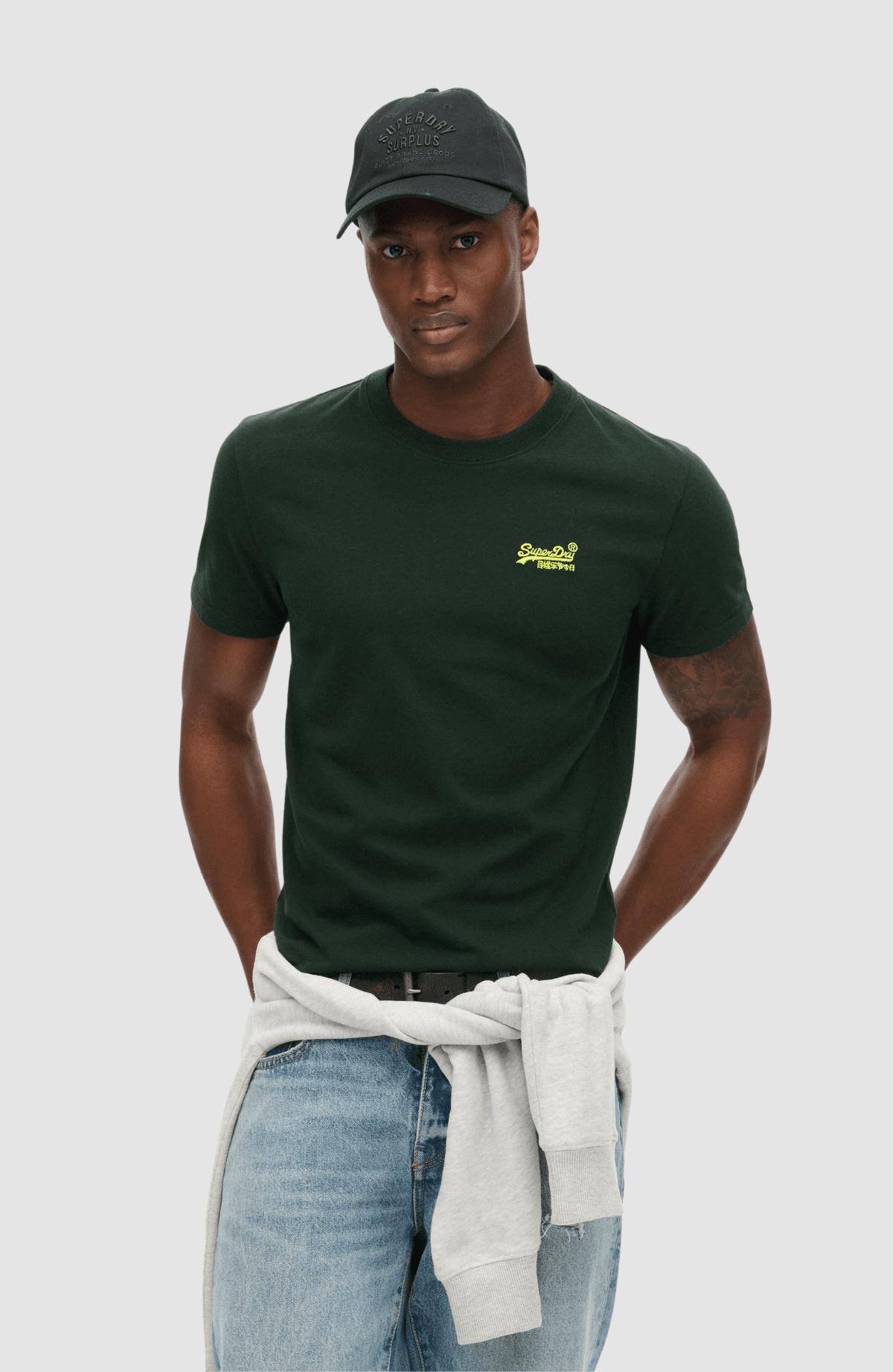 Essential Logo Emb Tee