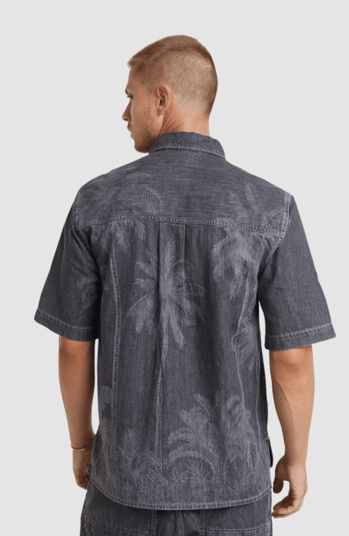 Slanted double pocket regular shirt
