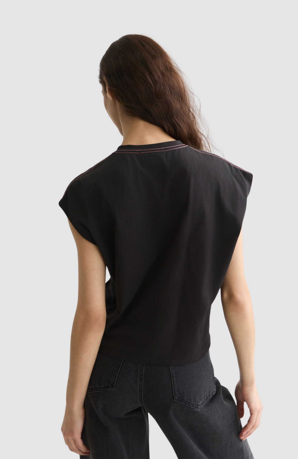 Twisted neckline T-shirt