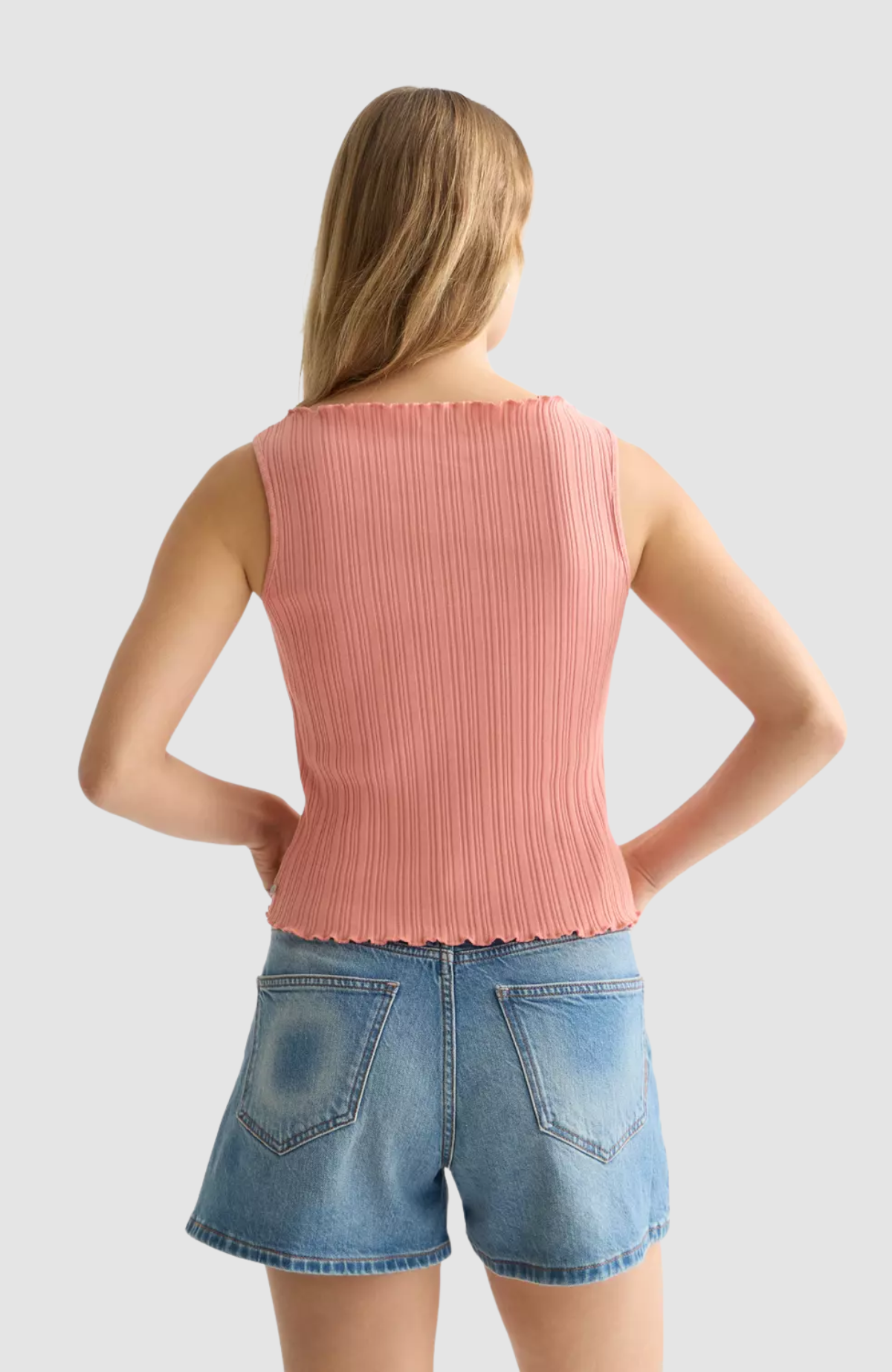 Structured rib tank