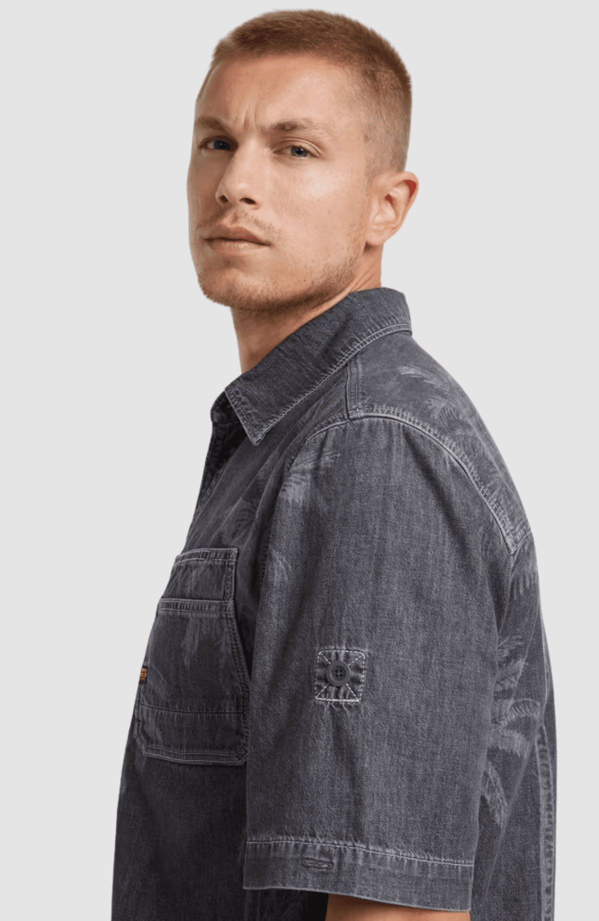 Slanted double pocket regular shirt