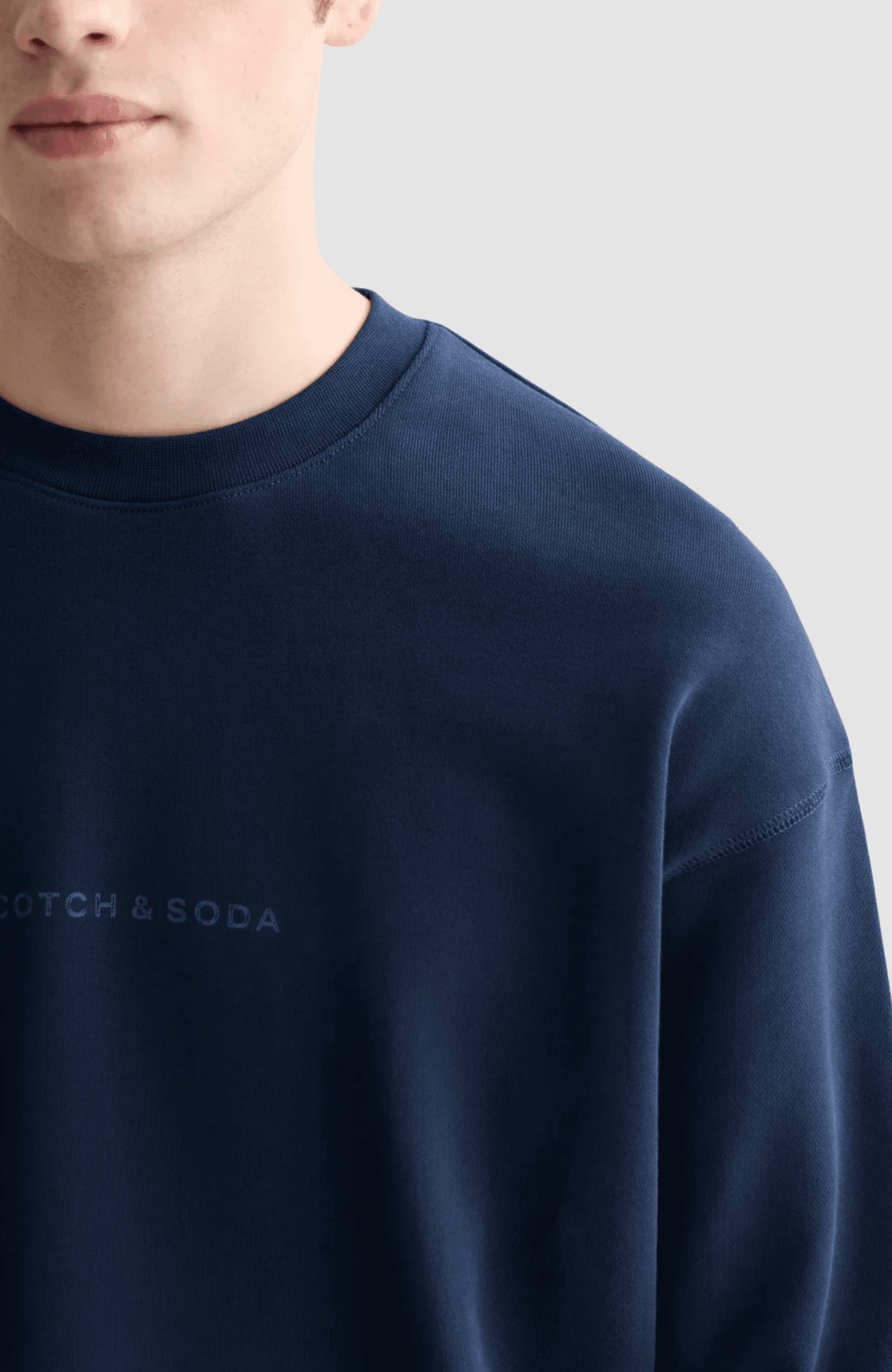 Seasonal core front chest logo relaxed-fit sweatshirt