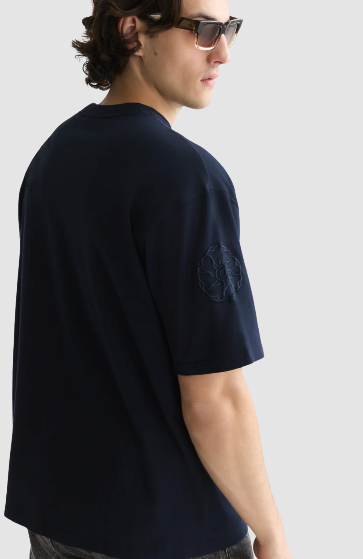 Delfts Blauw Embroidered Artwork Loose-Fit T-Shirt