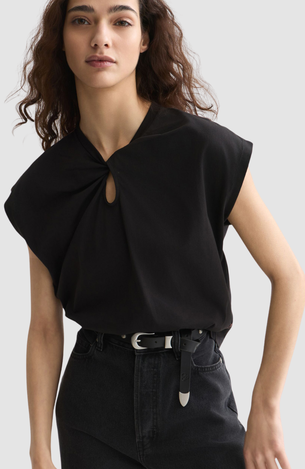 Twisted neckline T-shirt