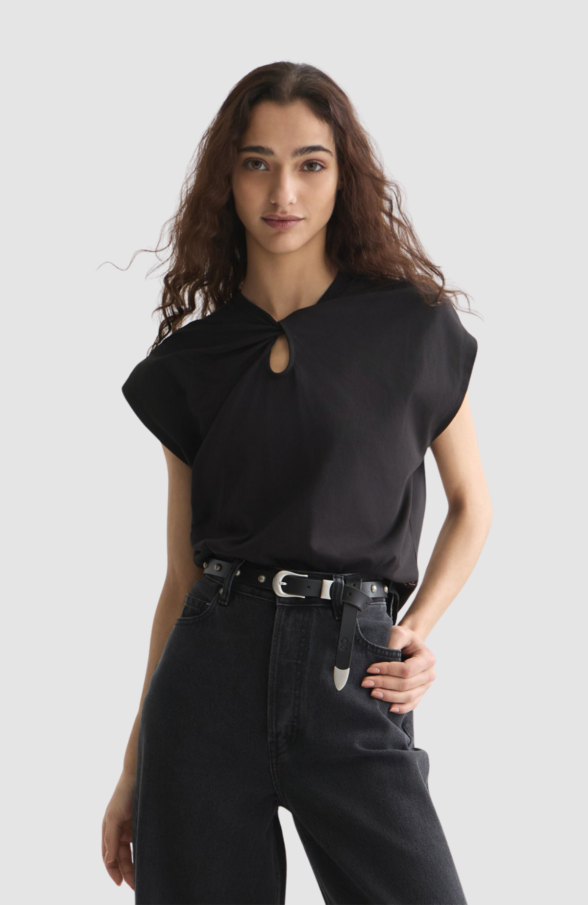 Twisted neckline T-shirt