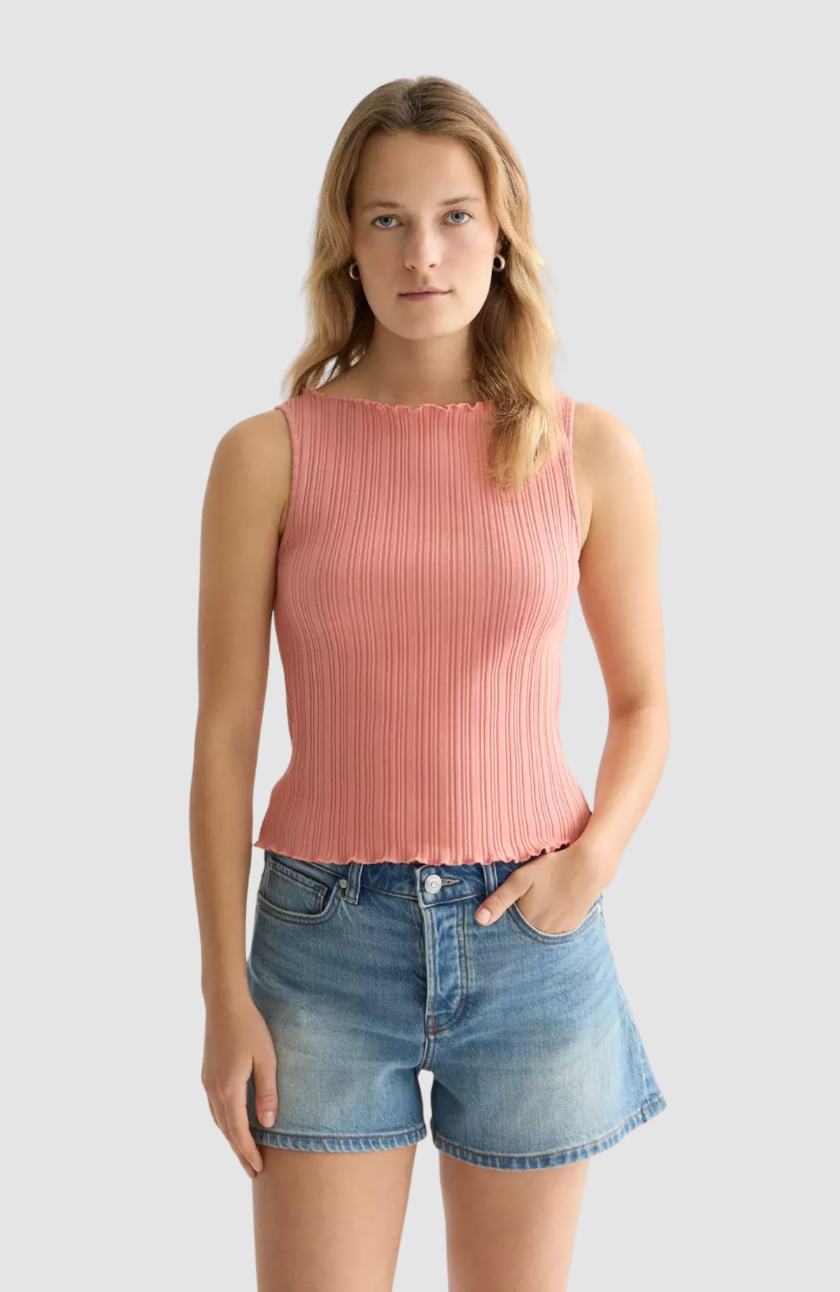 Structured rib tank
