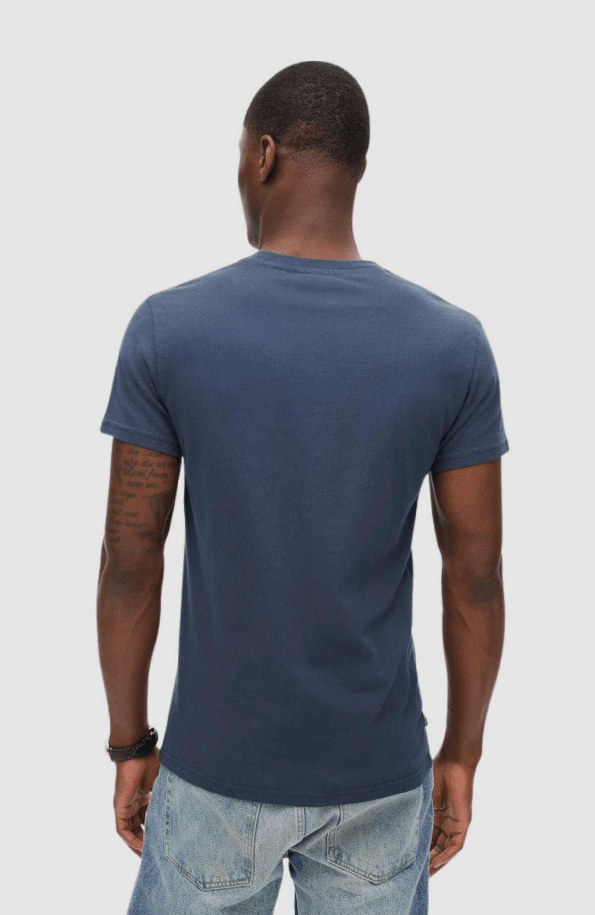 Essential Logo Emb Tee