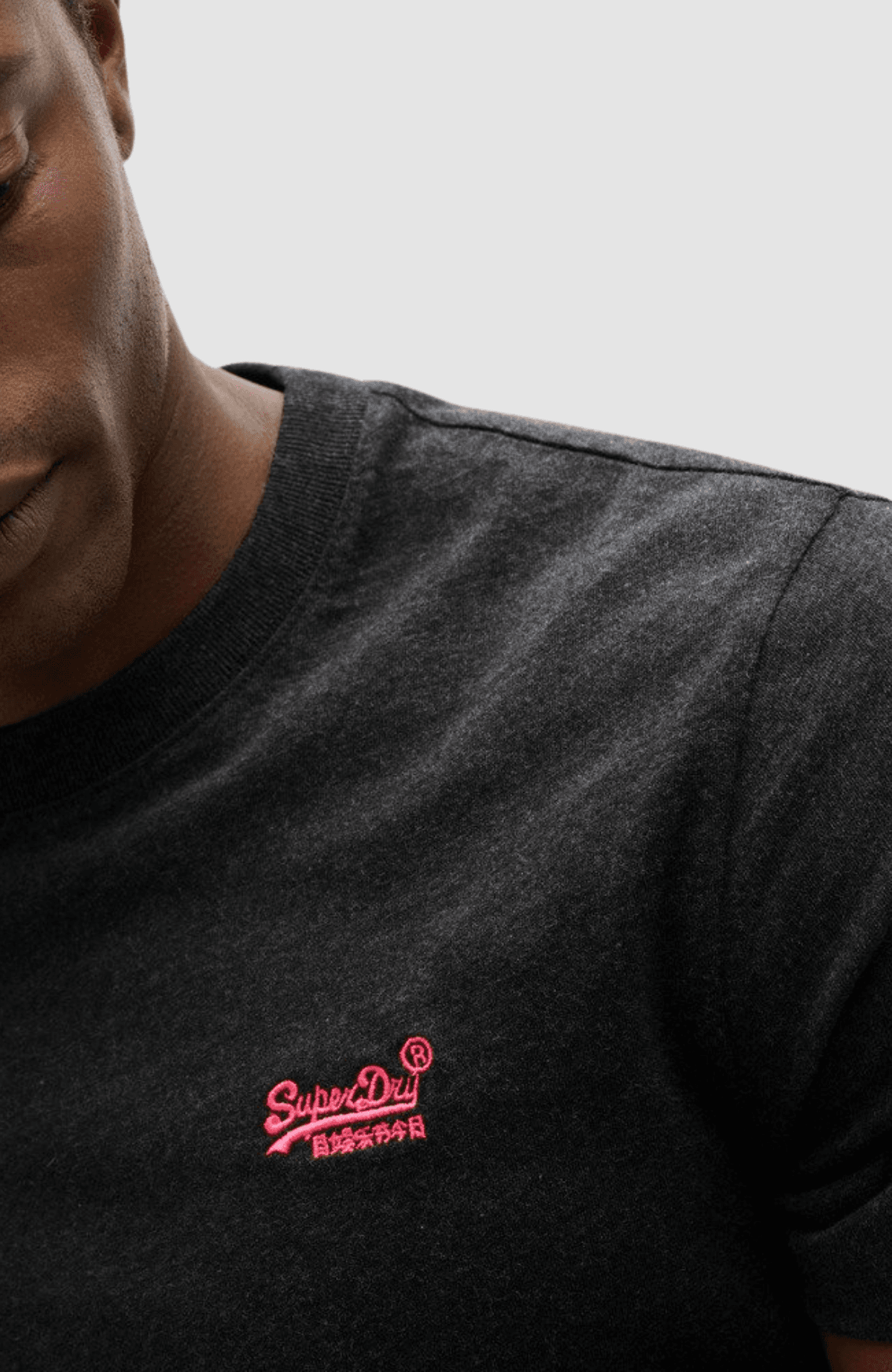 Essential Logo Emb Tee