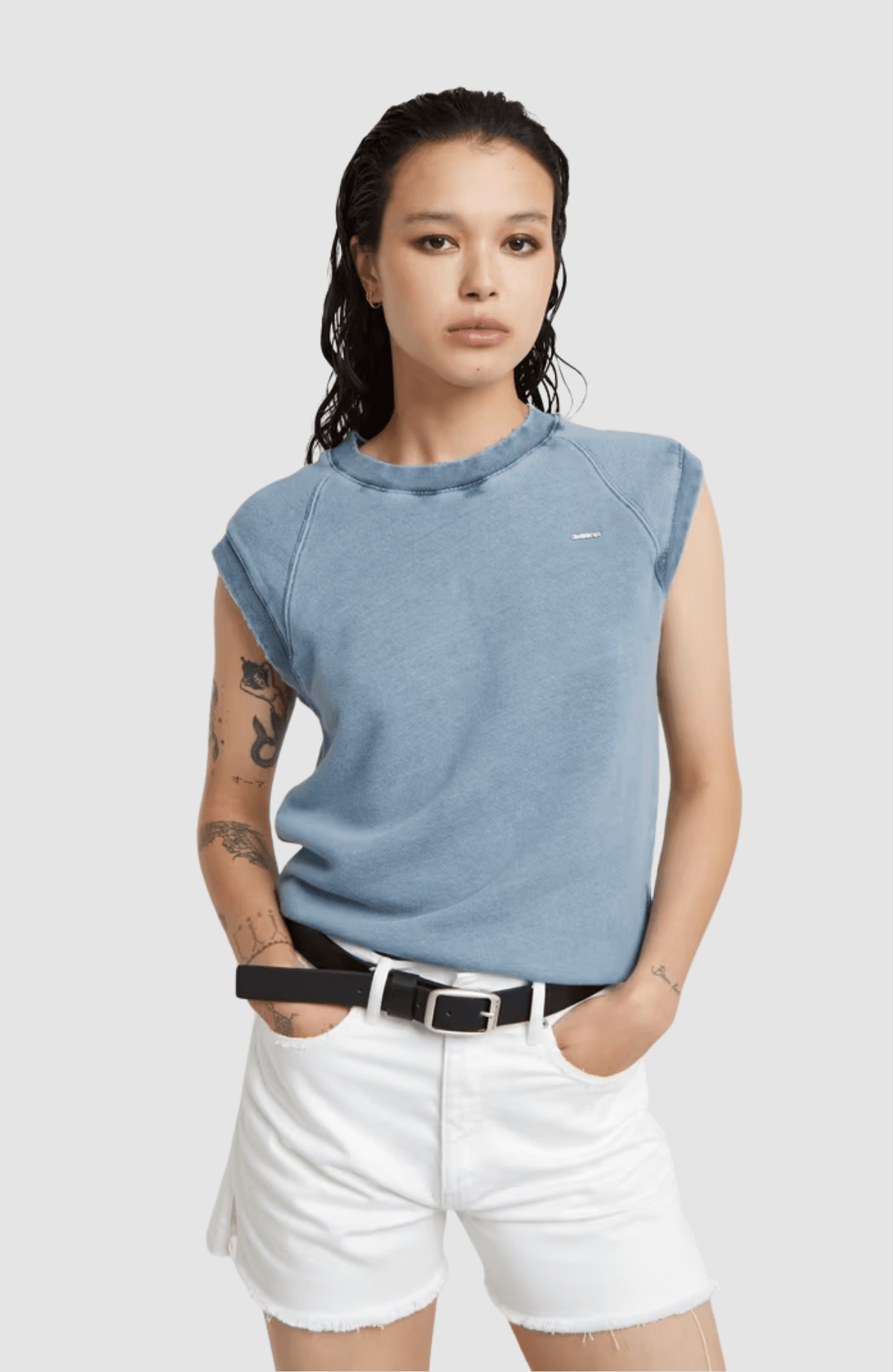 Distressed raglan  sw wmn