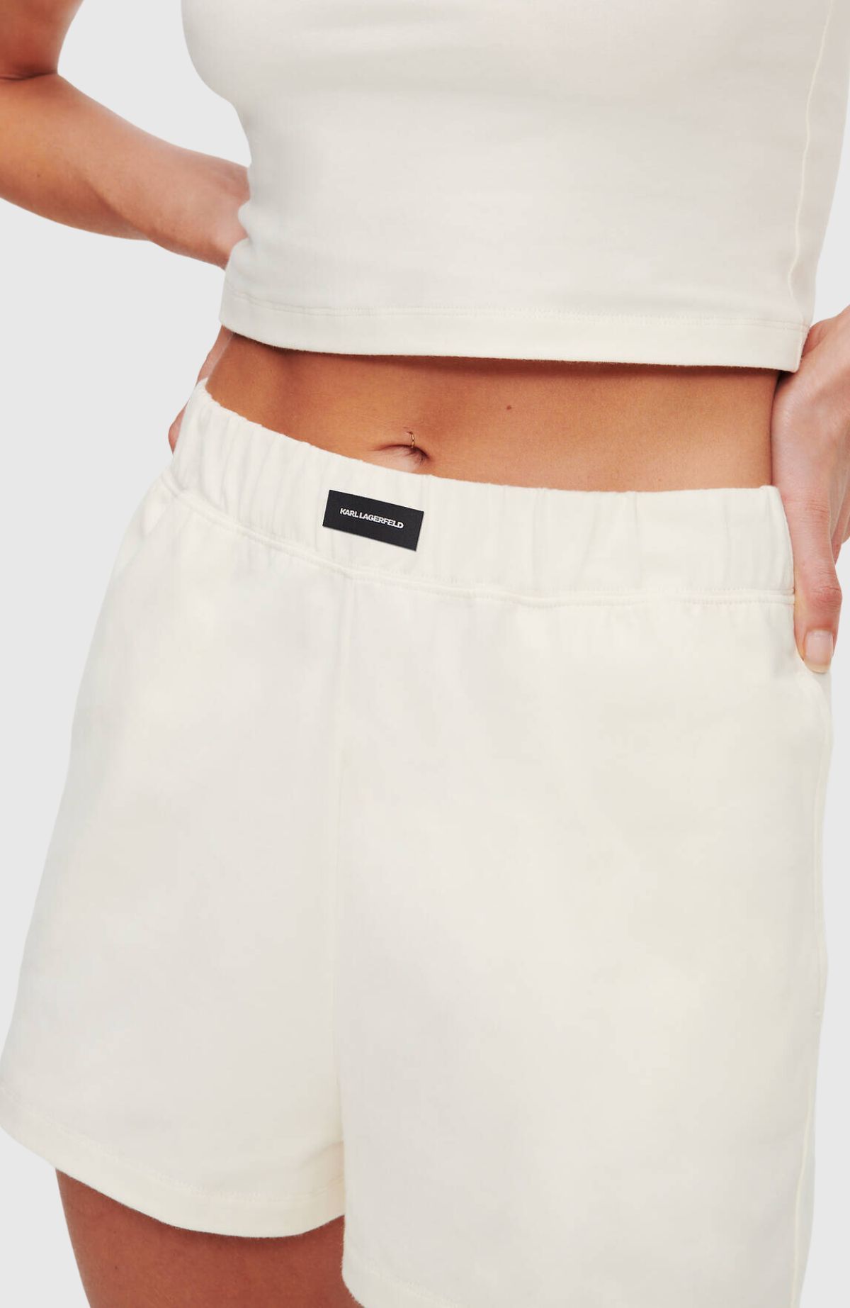 Essential Logo Short