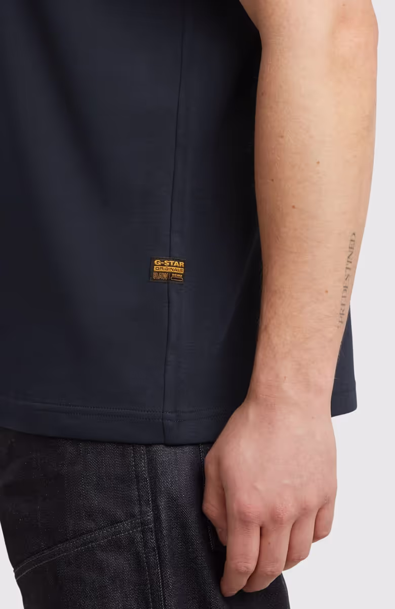 Chest logo r t