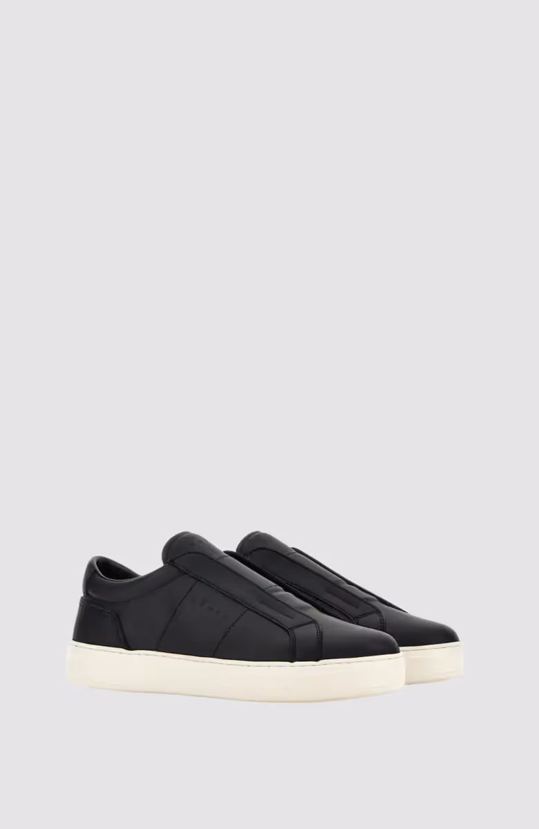H668 Slip On