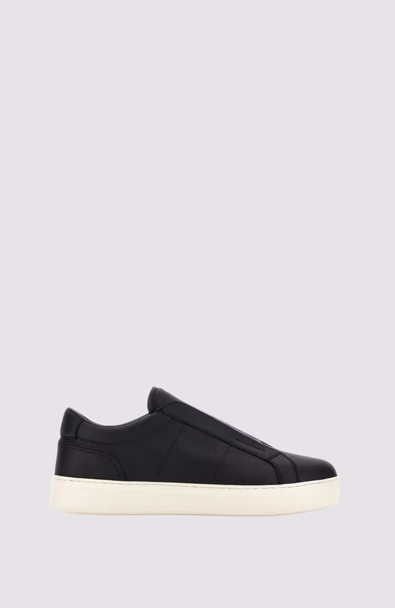 H668 Slip On