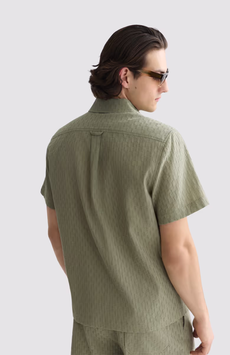 Jacquard Seer-Sucker Regular-Fit Short-Sleeved Shirt