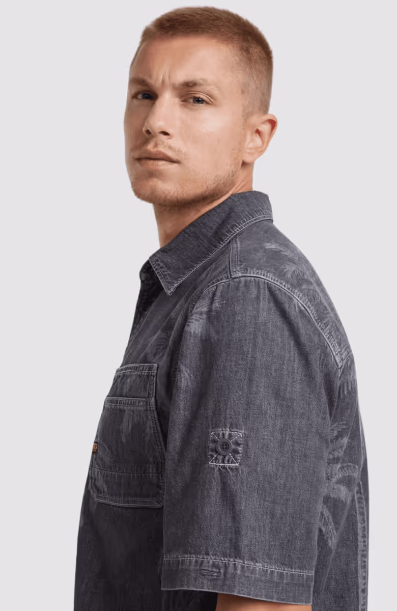 Slanted double pocket regular shirt