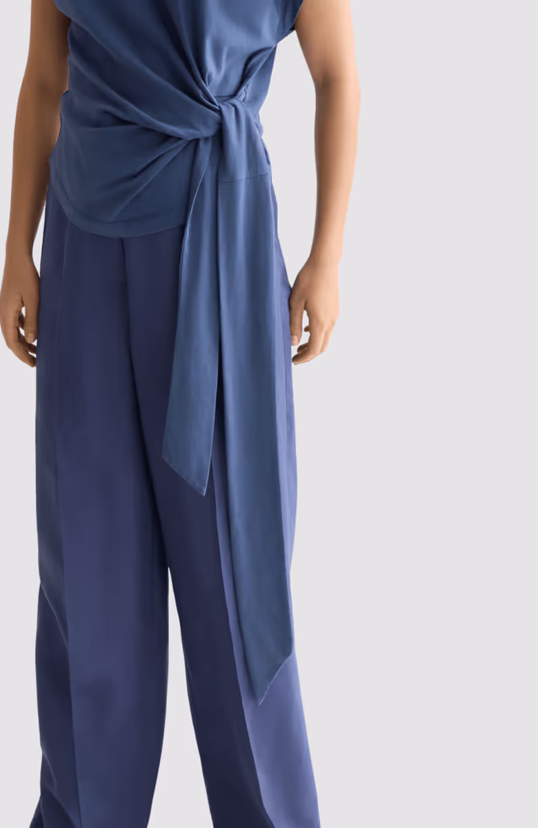 Knotted slash neck T-shirt