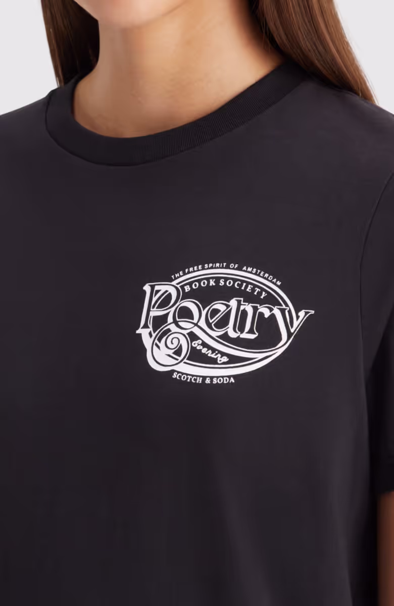 Regular fit T-shirt with small chest artwork