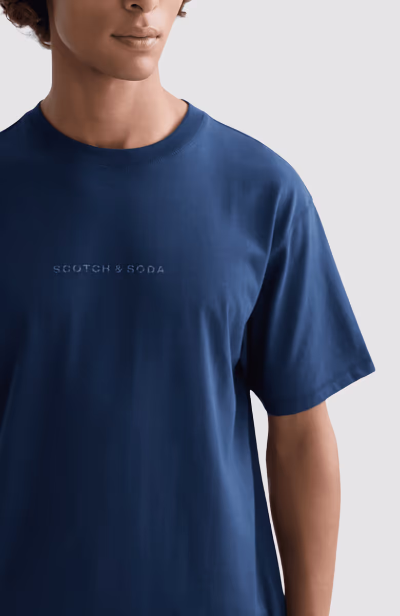 Seasonal core chest artwork relaxed-fit T-shirt