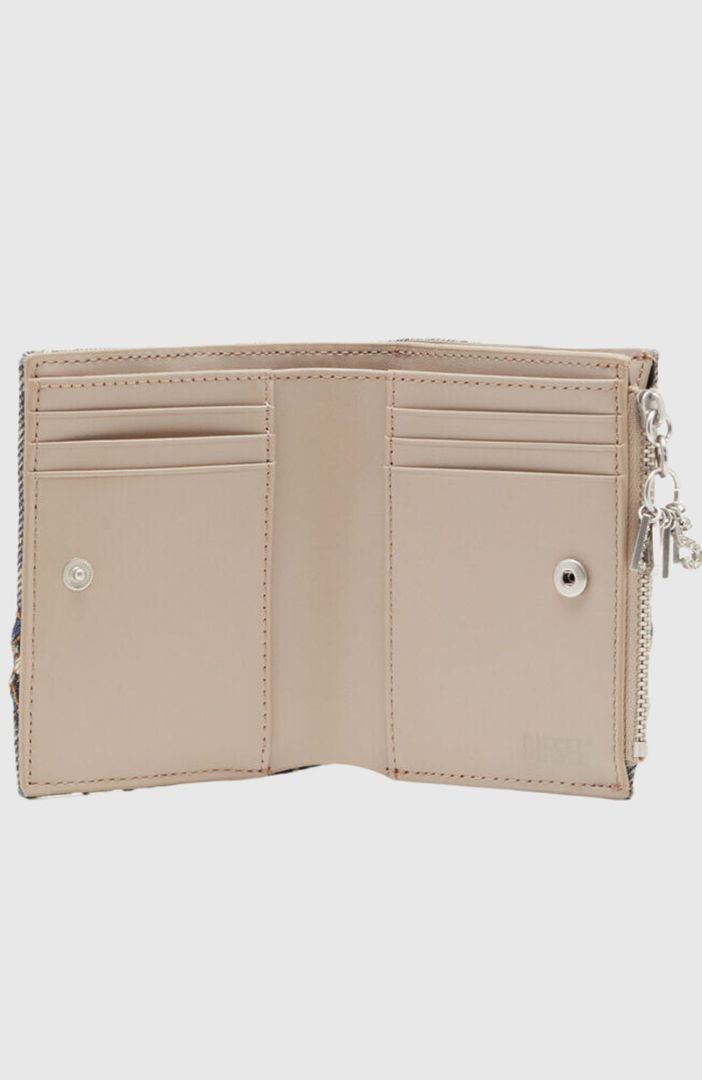 Charm D  BI Fold Zip II