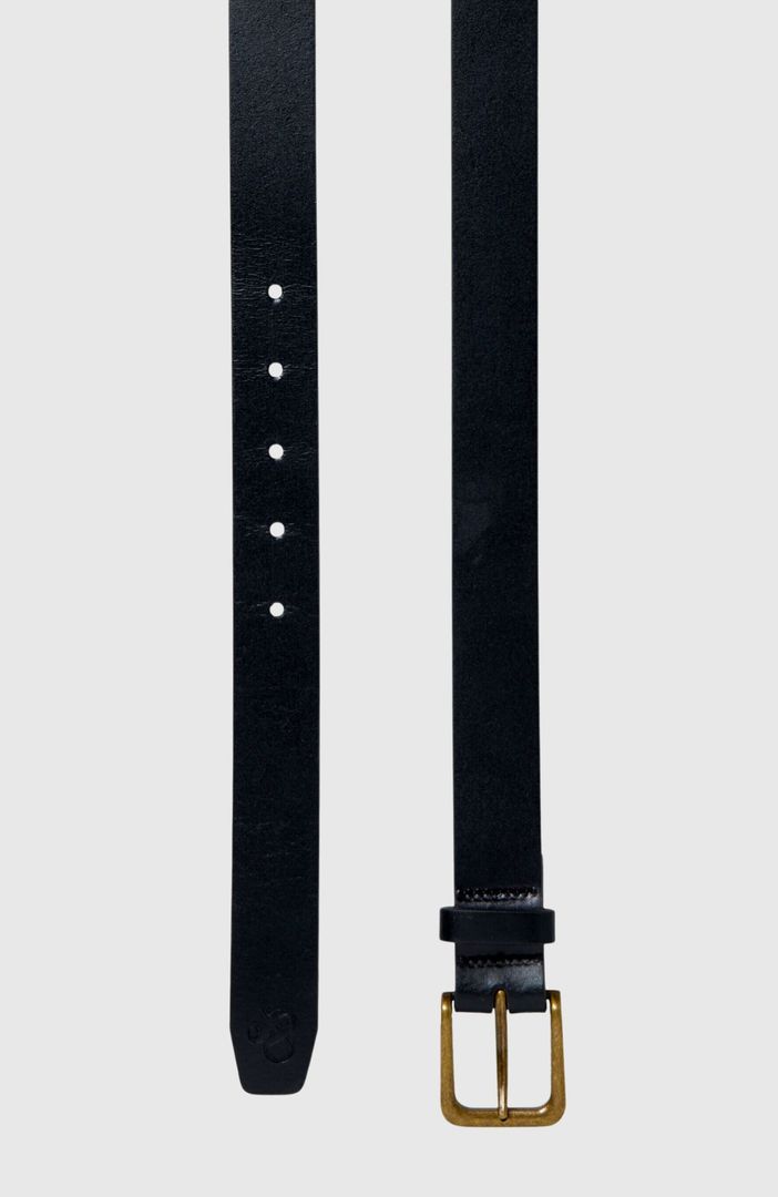 Essential recycled leather belt