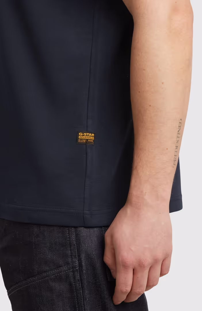 Chest logo r t