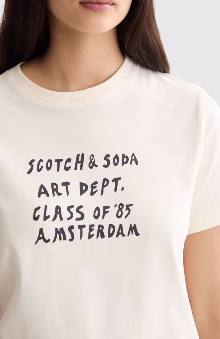 Regular fit T-shirt with chest artwork