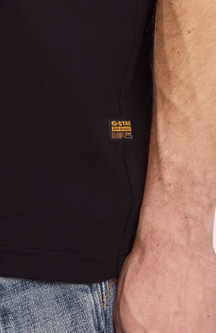 Chest logo r t