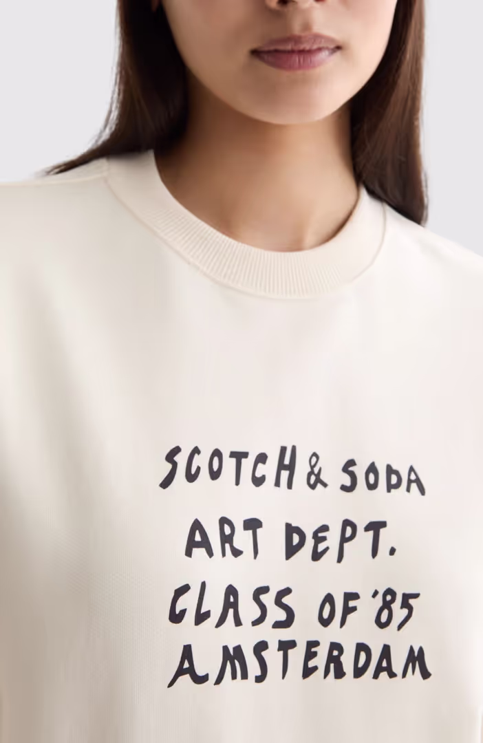 Regular fit sweatshirt with chest artwork