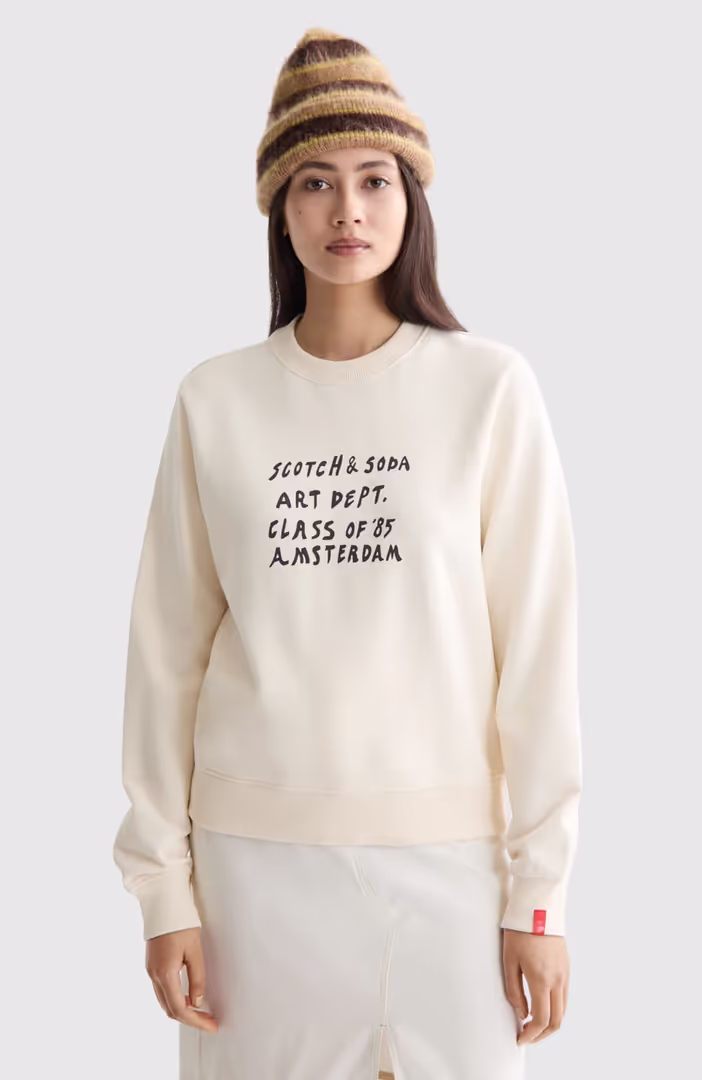 Regular fit sweatshirt with chest artwork