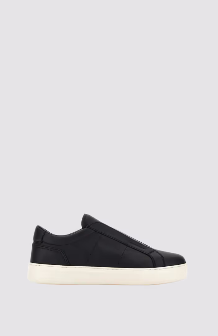 H668 Slip On