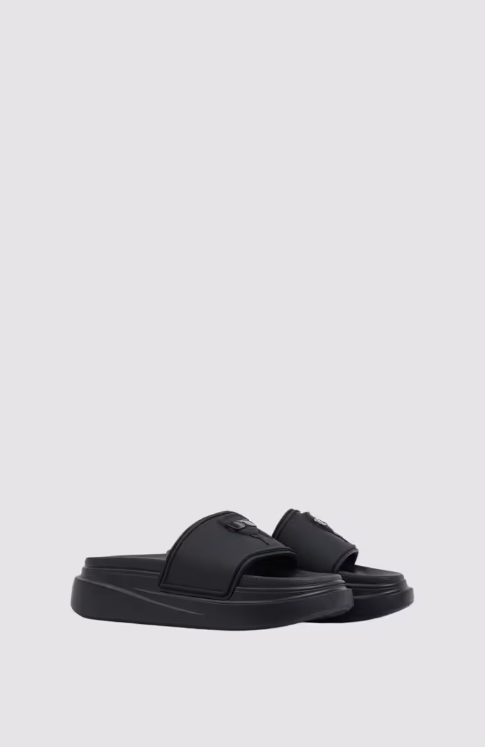 KONDOMINIUM II Karl NFT Relief