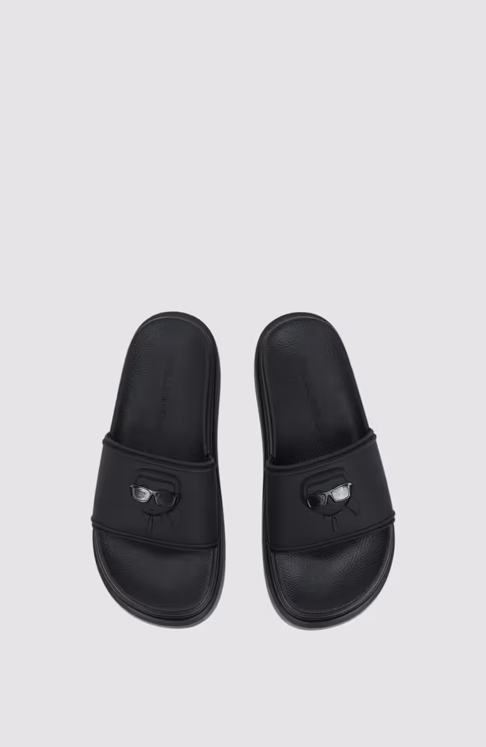 KONDOMINIUM II Karl NFT Relief