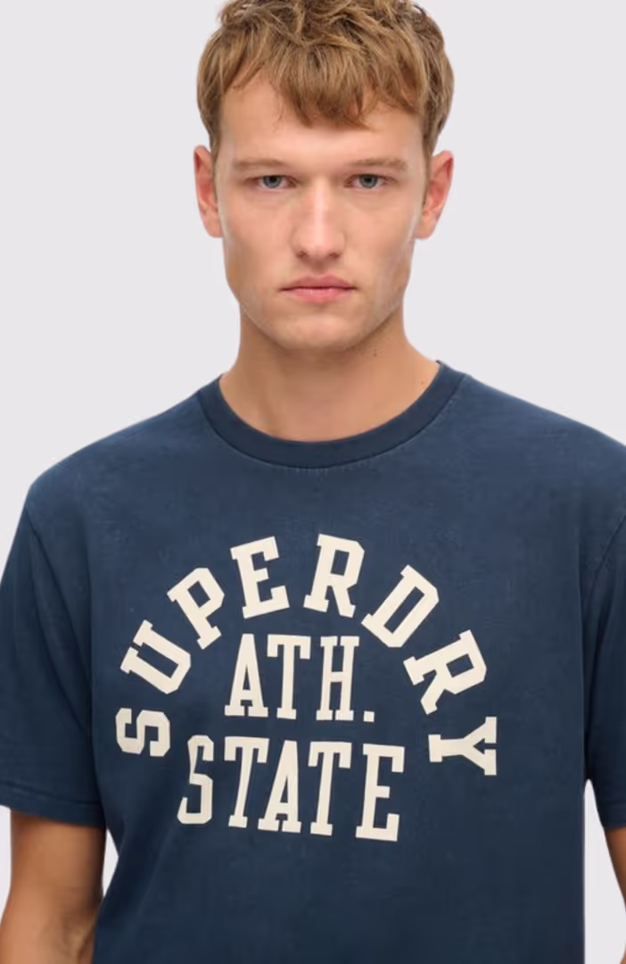 ATHLETIC ESS TEE