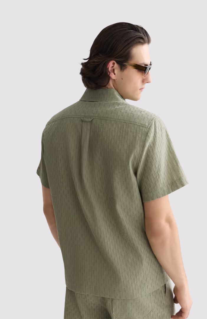 Jacquard Seer-Sucker Regular-Fit Short-Sleeved Shirt