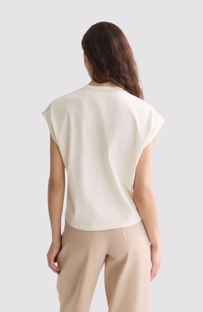 Twisted neckline T-shirt