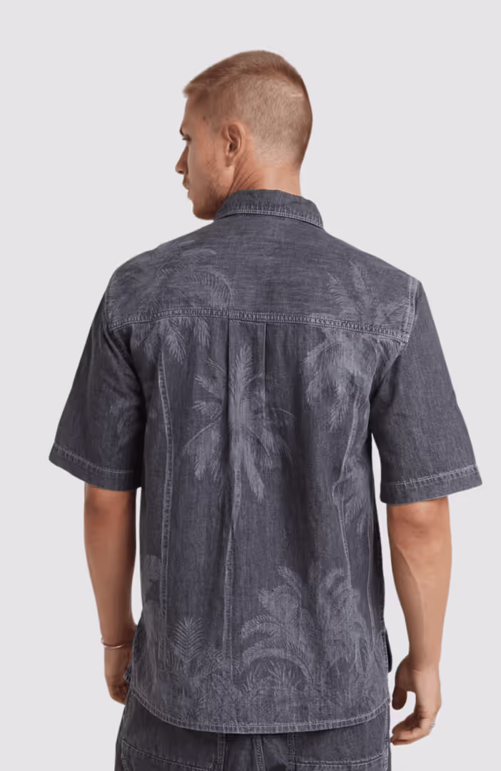 Slanted double pocket regular shirt