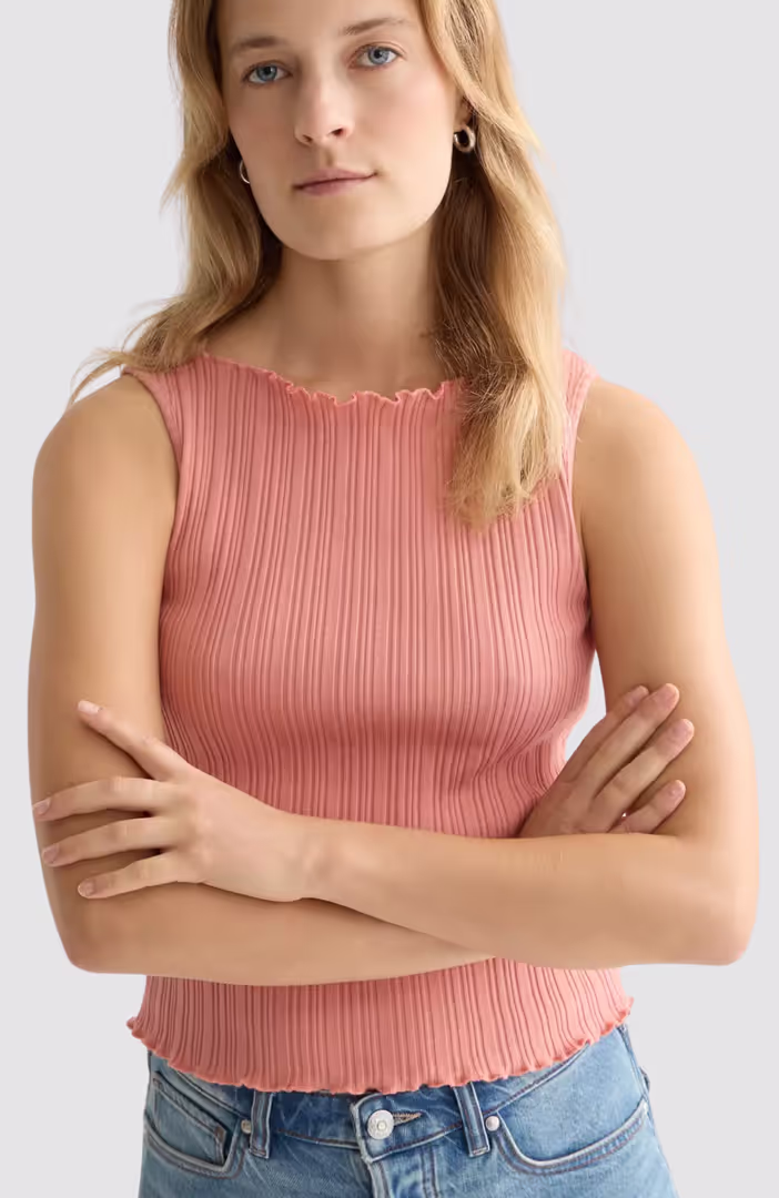 Structured rib tank