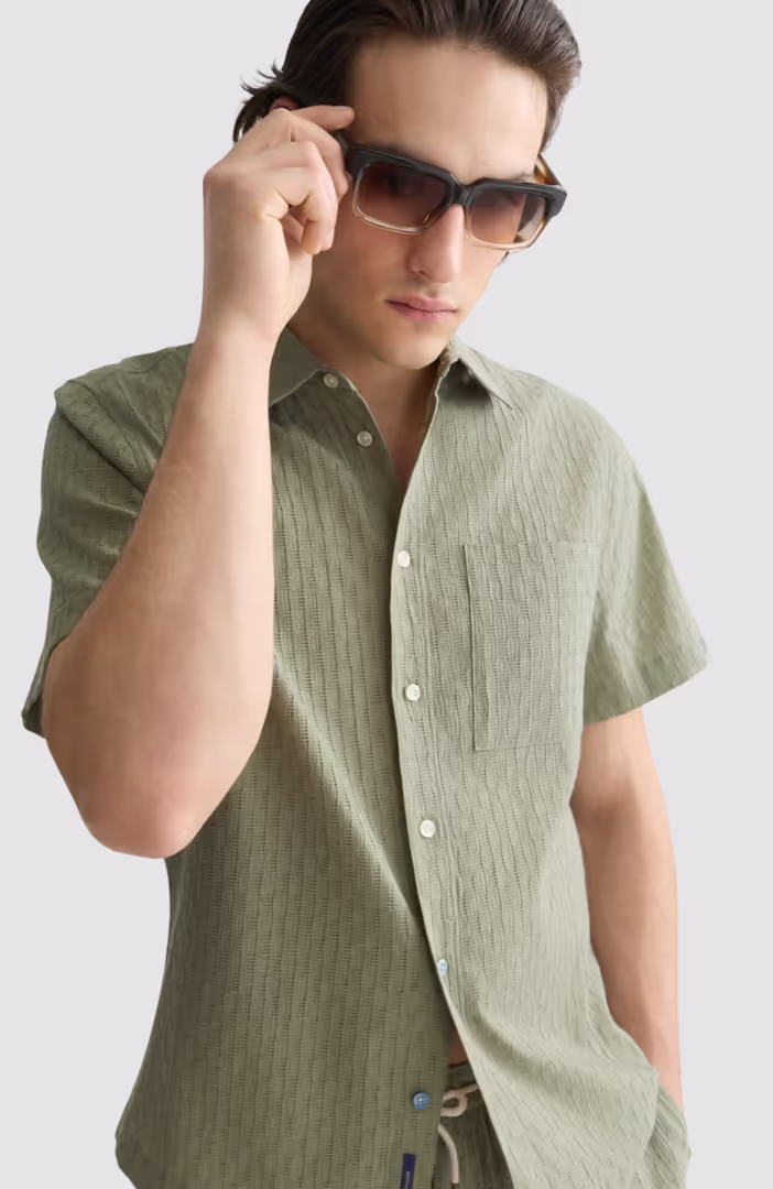 Jacquard Seer-Sucker Regular-Fit Short-Sleeved Shirt