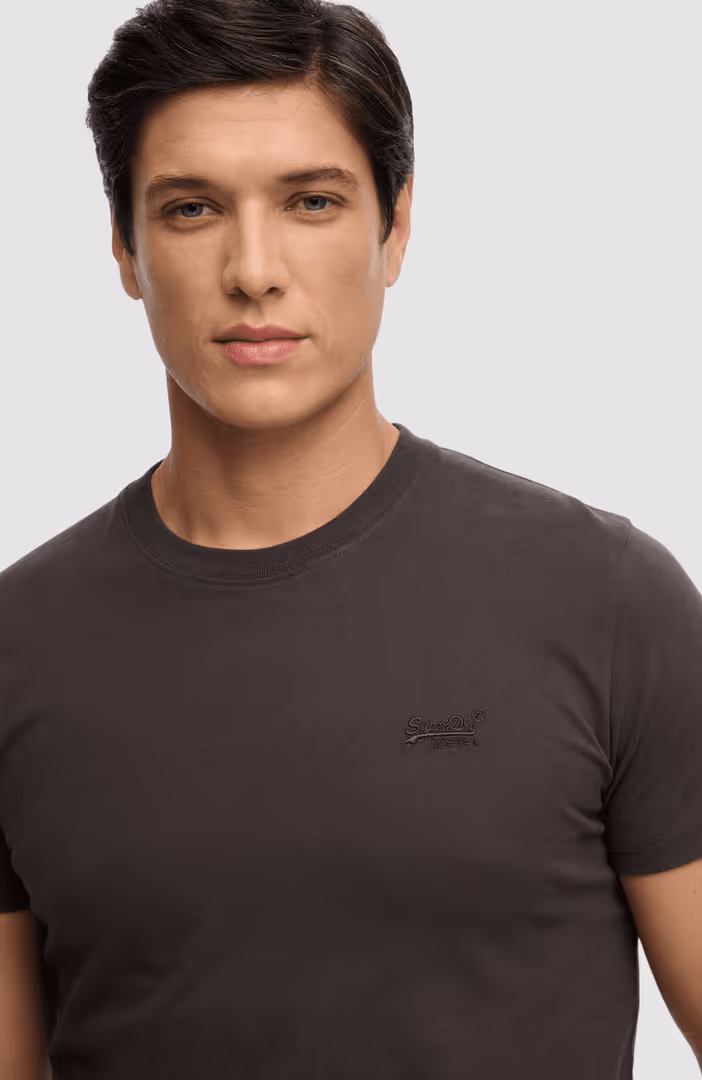 Essential Logo Emb Tee