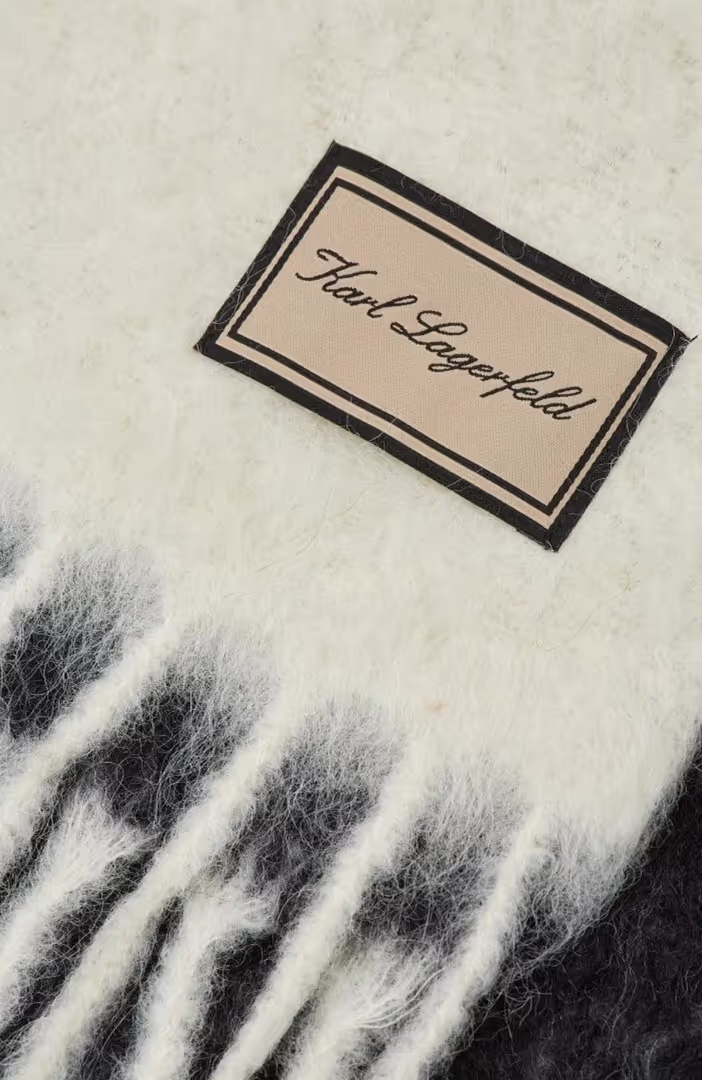 Hotel Karl Scarf