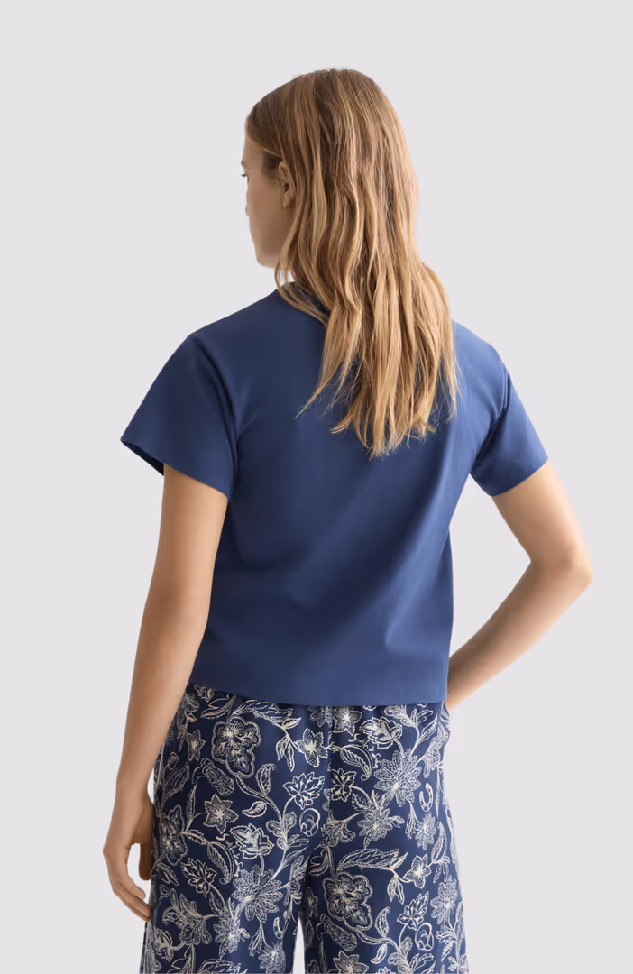 T-shirt with front artwork